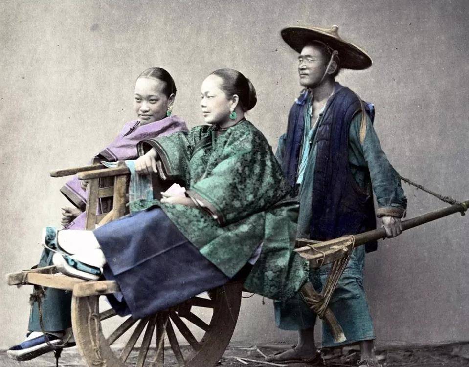 晚清高清彩照:容光胜锦的旗人女子,英俊潇洒的清朝士兵!