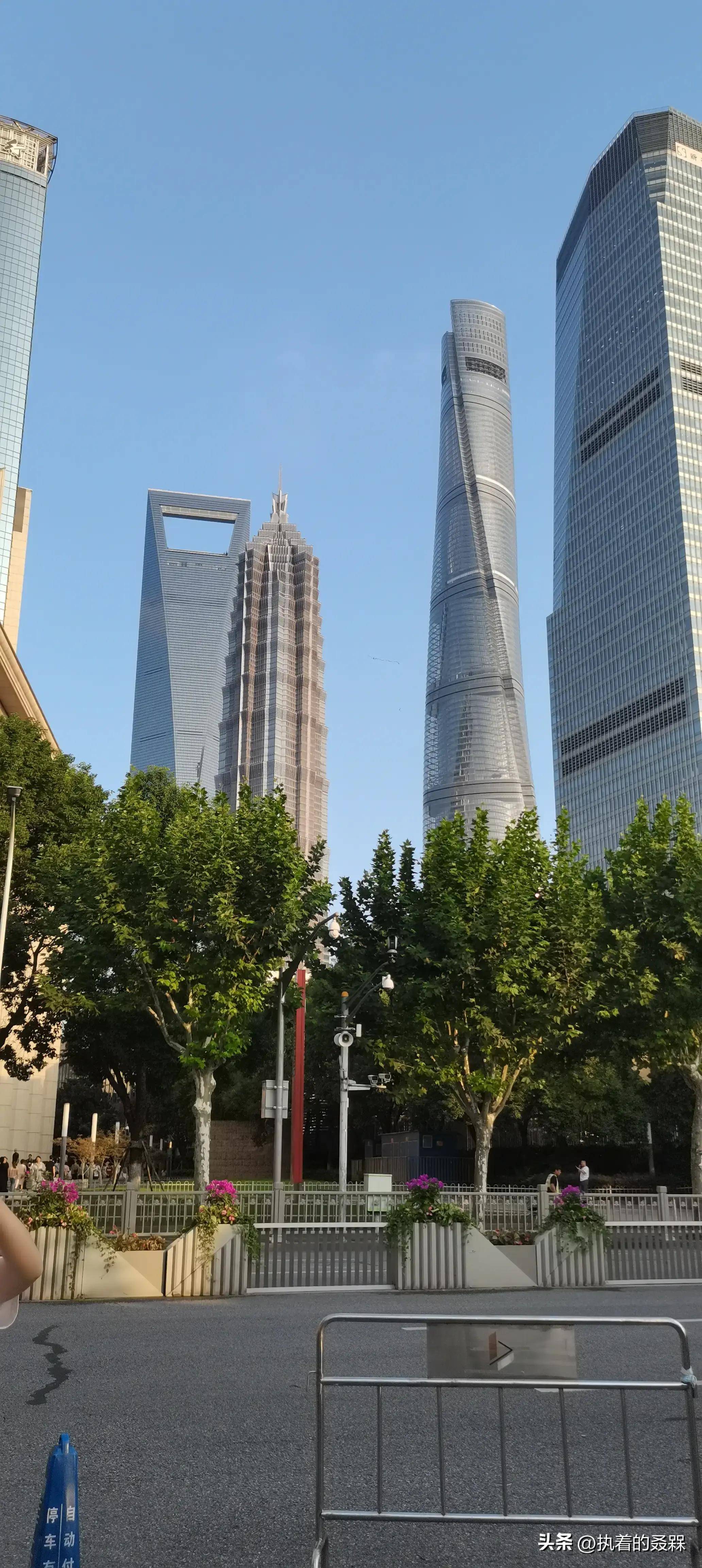 登顶上海东方明珠电视塔,俯看上海城