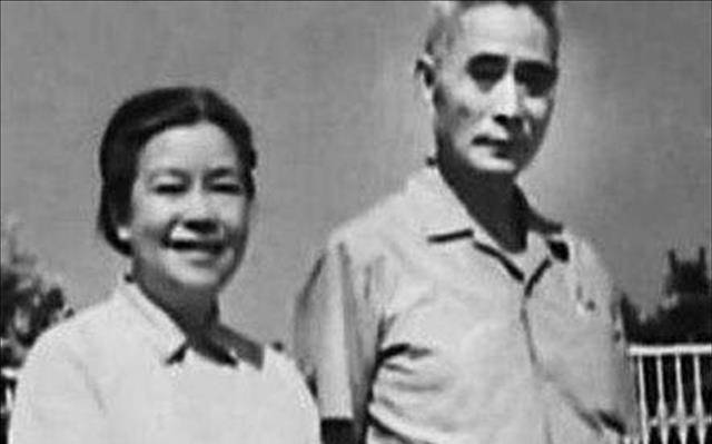 苦等丈夫27年,却换来一声"滚",得知儿子喜讯当天,她绝望自尽_蔡若曙