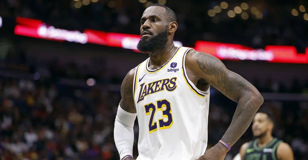 以及历史上相似年龄球员发展轨迹进行预测,詹姆斯当仁不让位居榜首