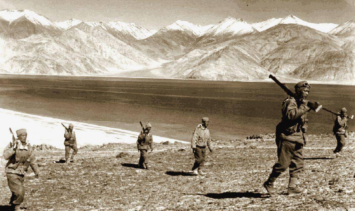 1962年班公湖之战,毙14印军,俘虏少校连长,一举前推10公里