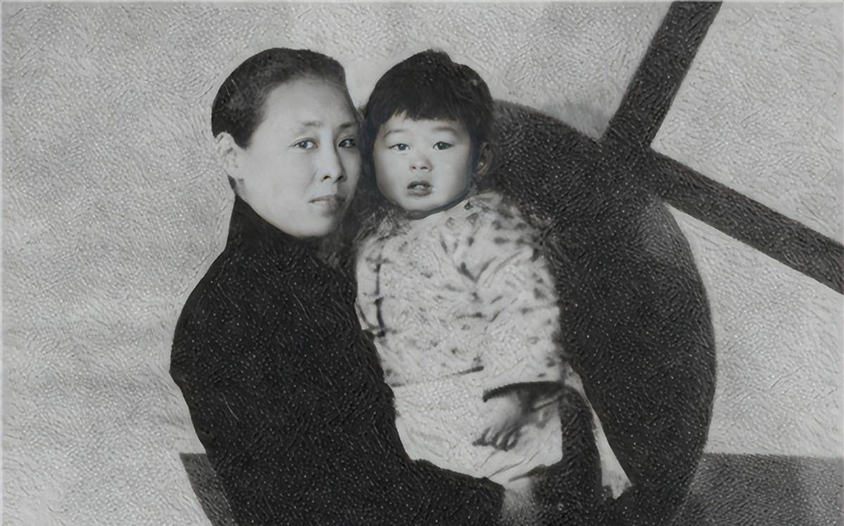 1922年,在张幼仪怀二胎的时候,徐志摩再次提离婚,并强制让张幼仪打掉