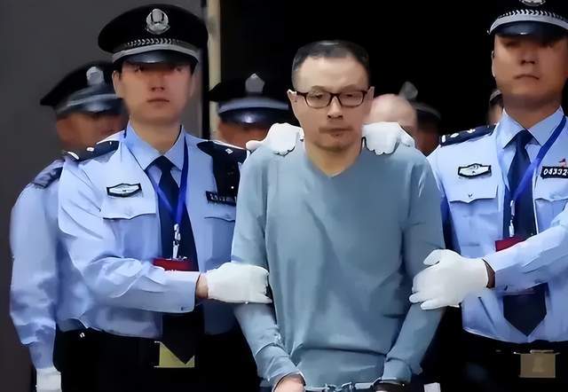 黑老大只手遮天,操纵市长任免,下属献"妻"给领导?