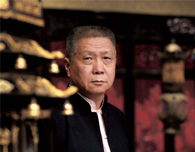 负有盛名的文化学者以及收藏家,同时他也是北京观复博物馆的创始人