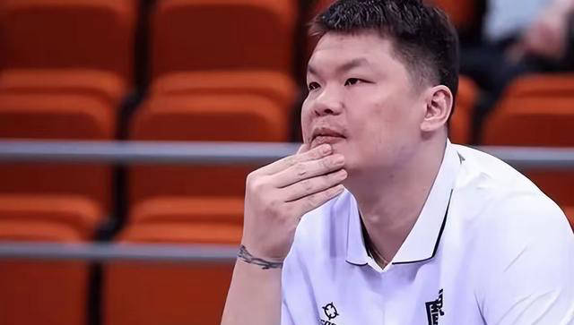 韩德君请"保安"守望农田,周琦续约条件曝光!朱芳雨握主动权