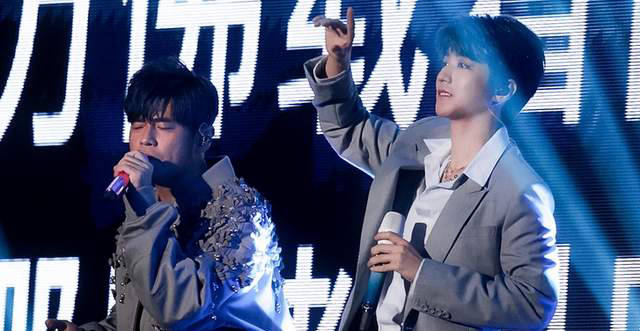 王俊凯成功追星周杰伦?登上演唱会舞台网友:学习的楷模