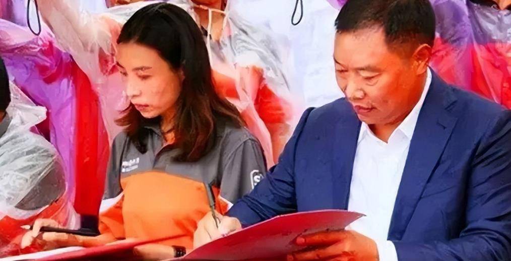 2016年,陈小英带领申通,在深交所成功商业,随后没几年,陈小英就把申通