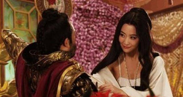 天亮之后,宇文化及并不清楚兵变的过程,只是知道隋炀帝被人生擒,宇文