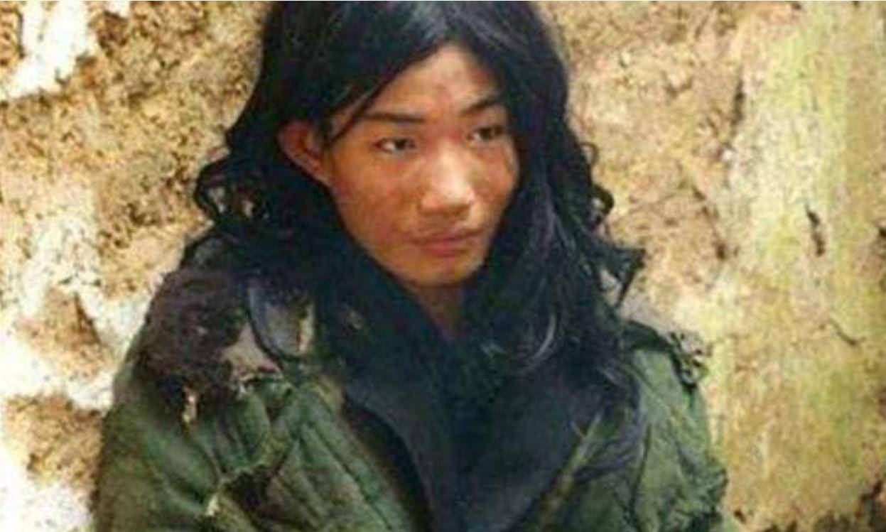 河南第一懒人杨锁有多懒?脚不沾地,吃饭靠喂,23岁把自己饿死了