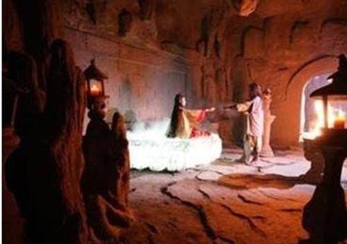 此处是活死人墓地,考古专家看见一幕,决定永久关闭