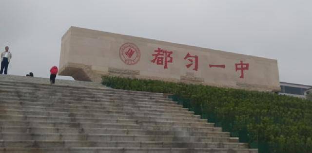 母校找到任正非,要求捐款100万,他反问一句话,令校长哑口无言