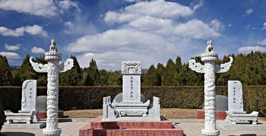 直击末代皇帝溥仪墓地:坟冢矮小,免费参观,图8是他最爱的女人