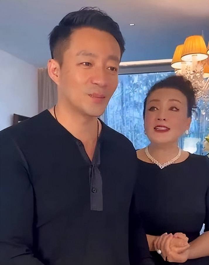 马筱梅改口叫张兰"妈",张兰很高兴,说要给更多改口费