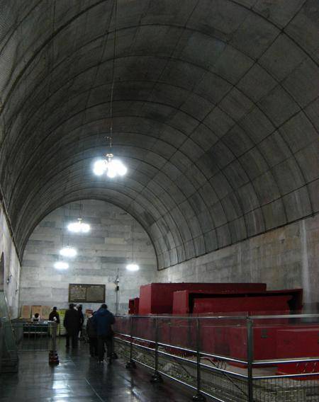 实拍万历皇帝地宫:深入地下27米,即使炎热夏季依旧阴气森森_定陵_后殿