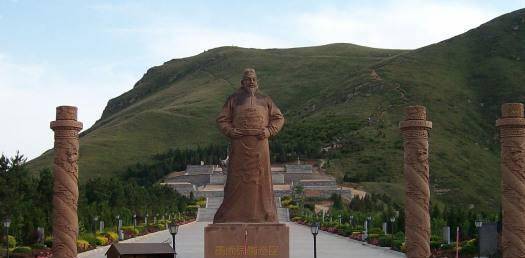 唐太宗死后葬于昭陵,位于今陕西省礼泉县西北九嵕山上,为太宗与长孙