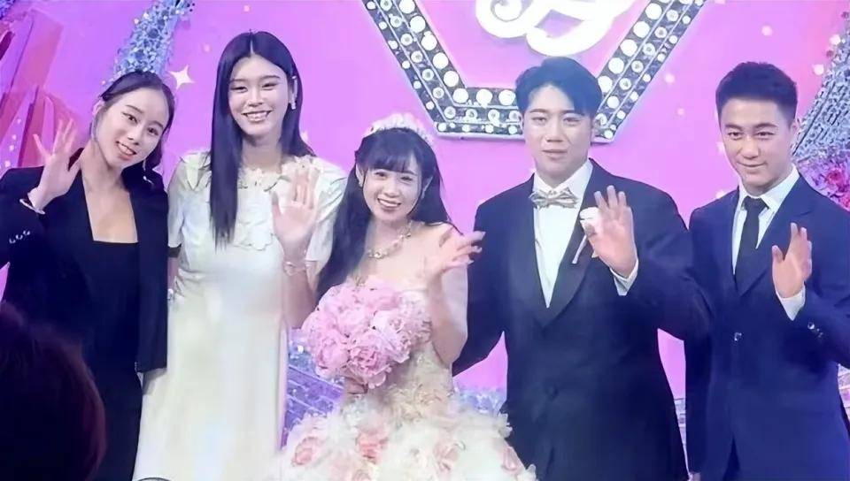 特步千金与七匹狼公子举办顶级豪门婚礼,何猷君奚梦瑶到场送祝福