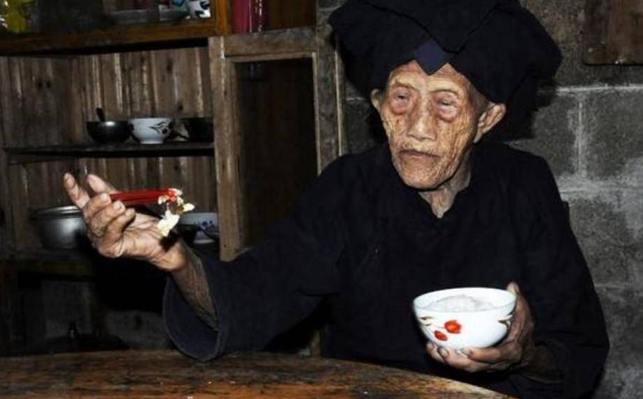 广西老人横跨三个世纪活到128岁,61岁还生子,真实年龄却被质疑