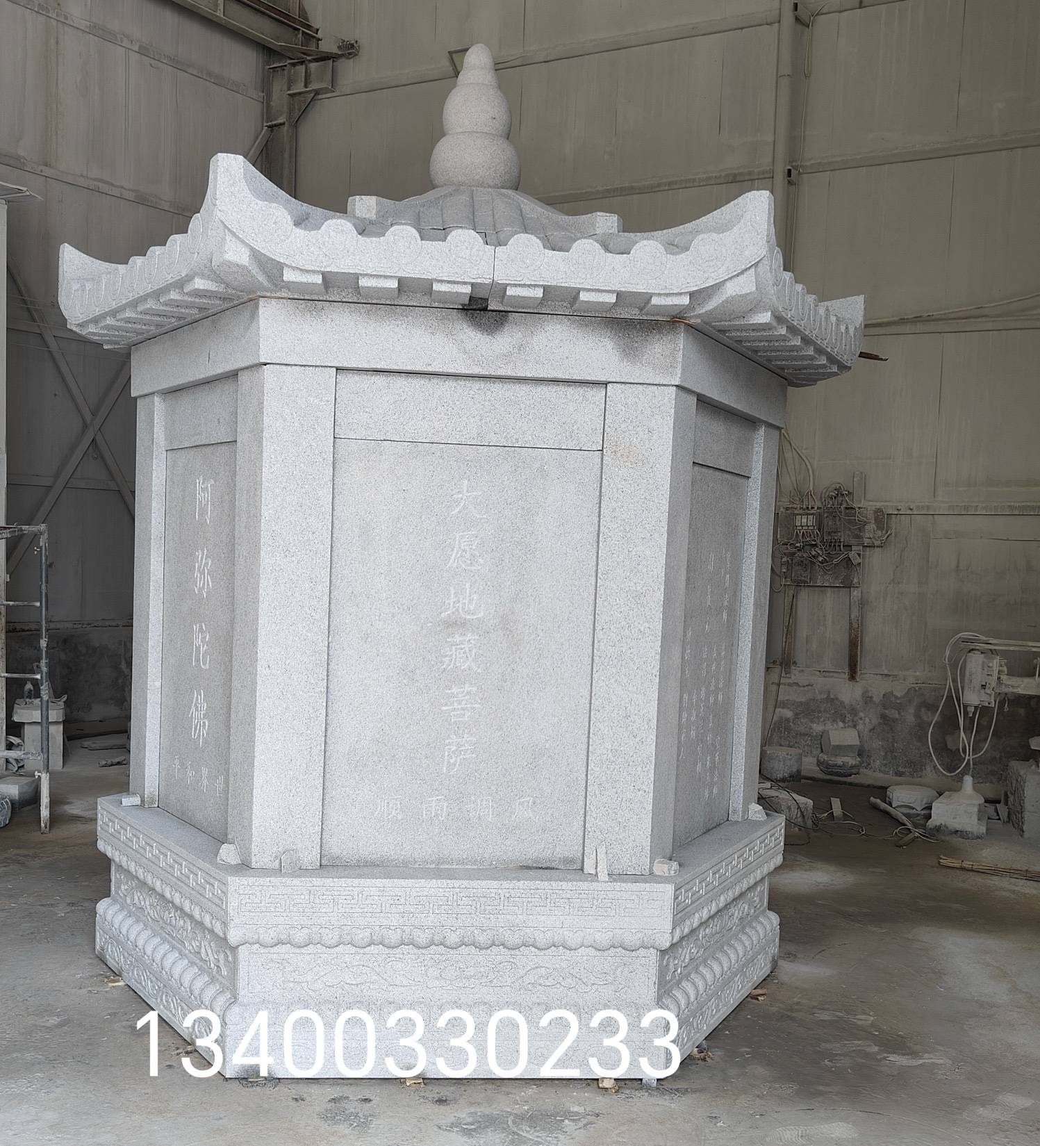 石雕佛塔定制,佛塔厂家电话,花岗岩舍利塔花塔:花塔是一种具有多层塔