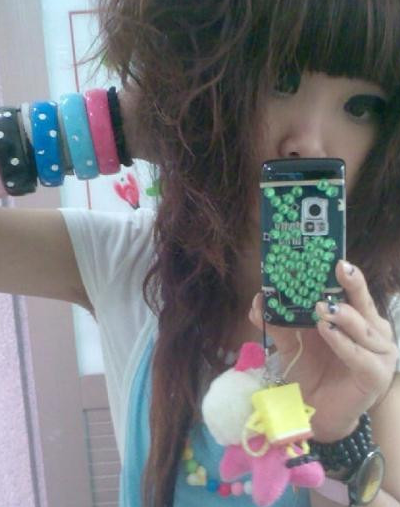 2007年,杀马特女生长大后,越来越漂亮,如今25岁了,长得怎么样