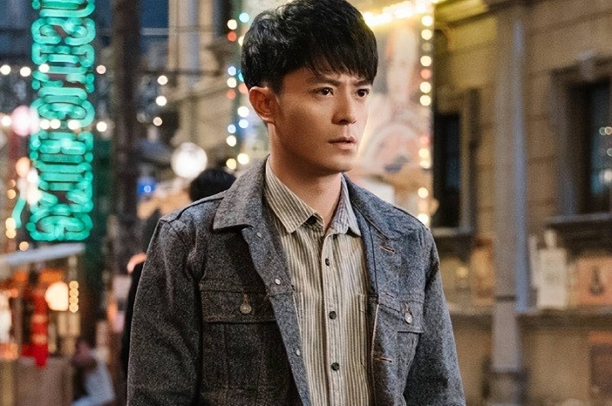 刚接触演艺圈时,霍建华想要做歌手,为了能演唱一部剧的主题曲,他同意