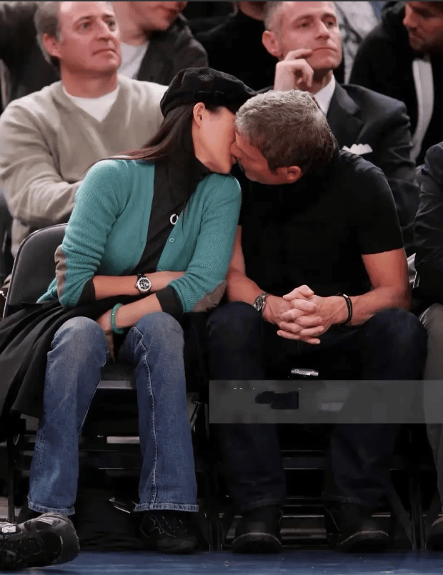 59岁富豪艾维·尼沃夫,剪寸头留胡须,参加默多克婚礼让人认不出