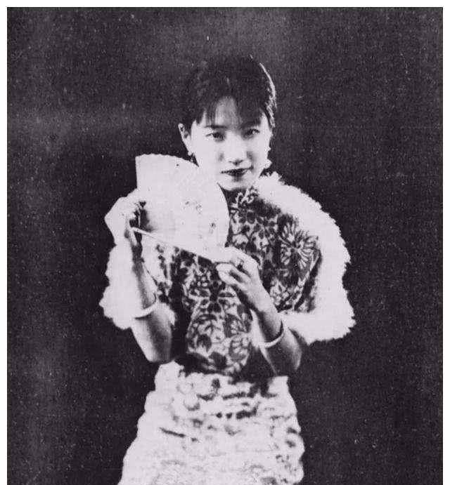 陆小曼罕见老照片:吸鸦片牙齿烂光,死后葬礼凄清,骨灰无人领