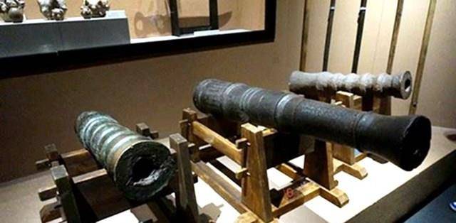 工地出土沉船舵板,古董贩子高价买走,专家:它下面的东西更值钱