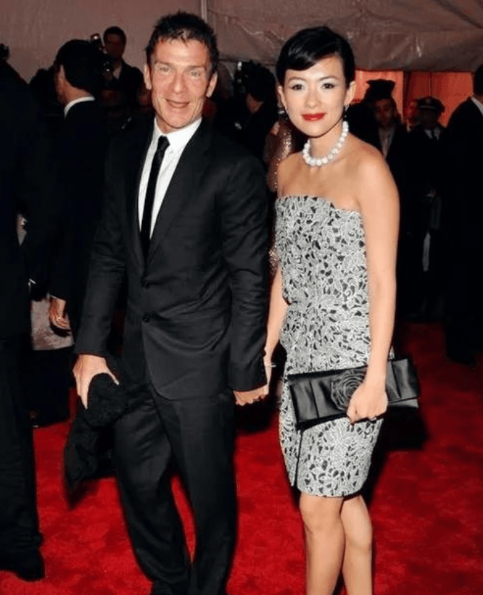 59岁富豪艾维·尼沃夫,剪寸头留胡须,参加默多克婚礼让人认不出