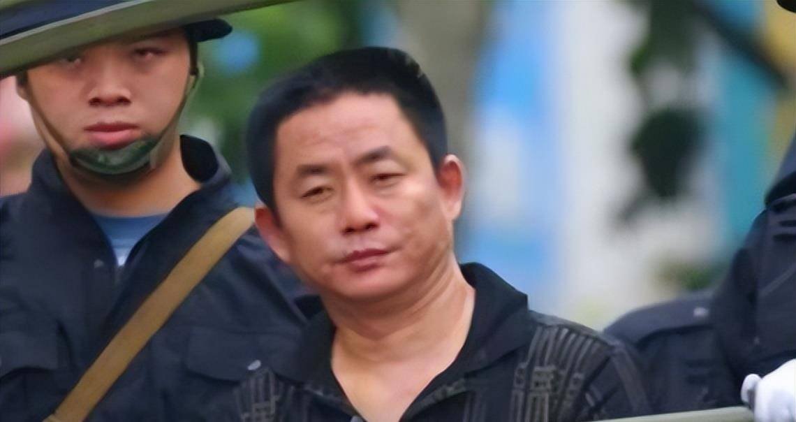 郑州"黑道教父"宋留根:曾带小弟剿灭浙江黑帮,被捕时垂头不语