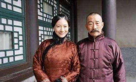 她是鼎鼎大名的爱国将军寿山的女儿(也有考证并非是亲生女儿,但出身于