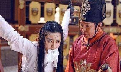 嘉靖二十一年的一天晚上.有一个叫杨金英的宫女联合其他十来个宫女.