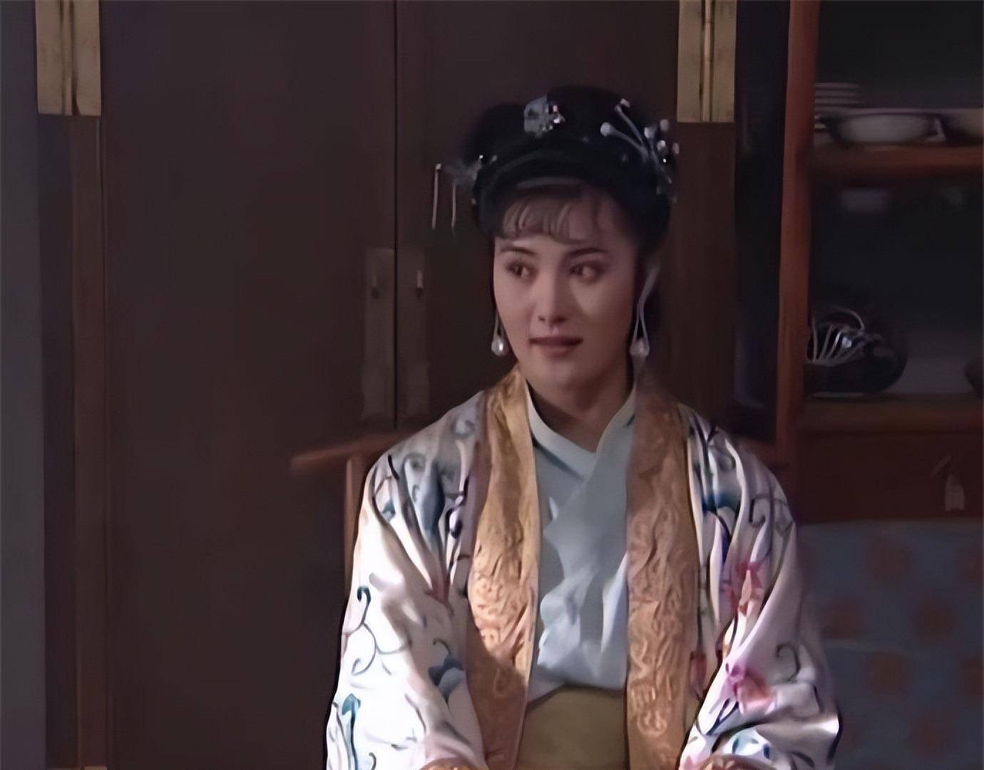 为何林冲娘子会自尽,高衙内得手了?锦儿向林冲讲述目睹的全过程