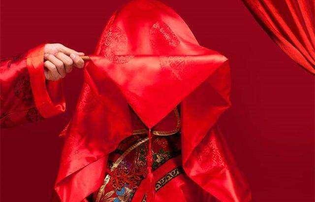 皇帝羞辱宰相,嫁给他50岁老太婆,洞房夜他开心叩谢皇帝