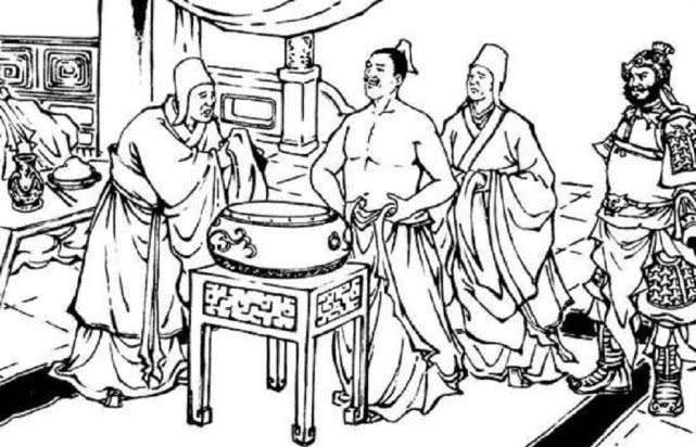 杨修被曹操杀死后,他爹杨彪如何通过一句话,保住了身家性命