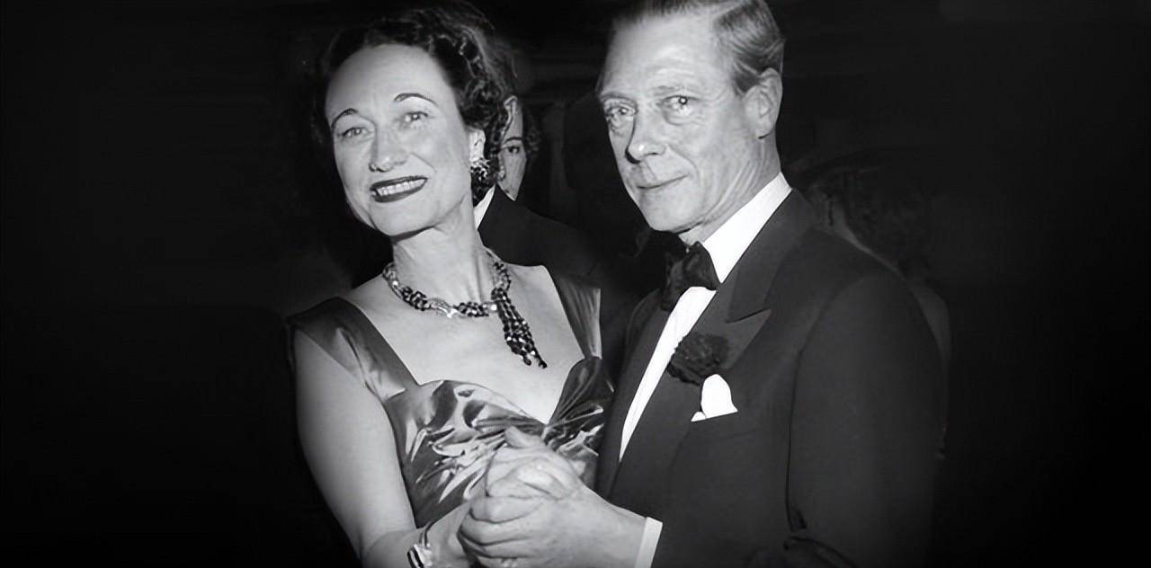 爱德华八世:英女王的大伯,为爱退位,其真实身份竟是德国纳粹?