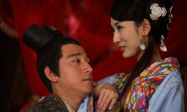 孝文帝的两任皇后冯清,冯润都是当朝太师冯熙之女,也是孝文帝元宏嫡