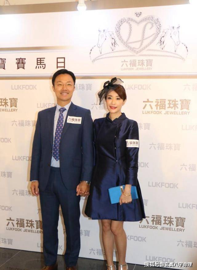 港大毕业影视歌三栖,嫁区议员住豪宅生四女,48岁身材依旧fit