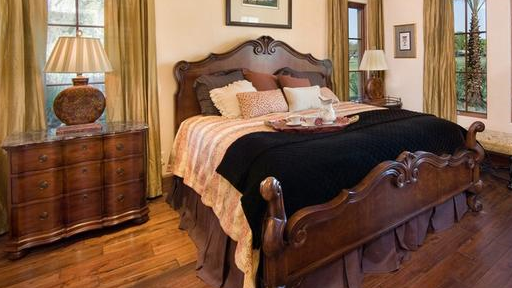 温馨的美式卧室,感受沉稳的魅力!