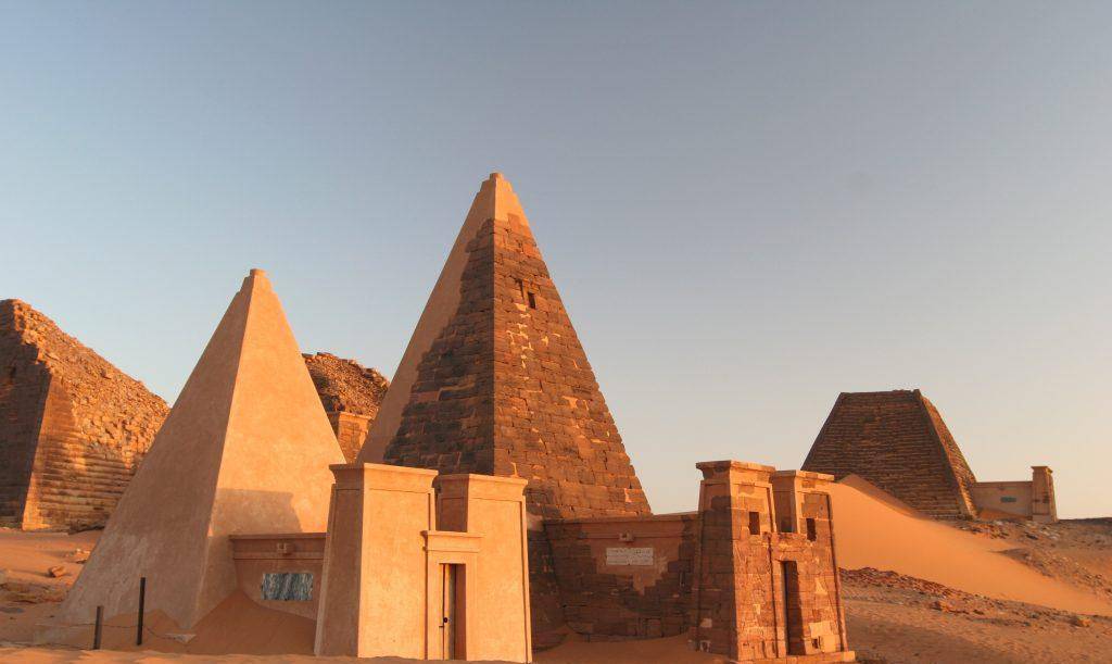 考古研究表明,到公元前八千年,处于文化进化最后阶段的社区已经在苏丹