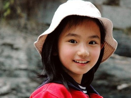 但是,童星叶子却和其他童星有着不一样的经历,7岁时出演第一部影片