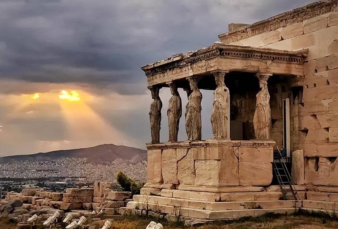 在威震希腊诸城邦后,亚历山大开始实施他的"大希腊"梦想.