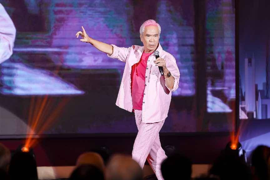 李龙基因主唱电视剧主题曲《巨星》和《浣花洗剑录》,也在tvb剧集