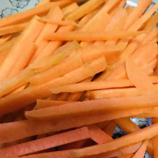 胡萝卜炒肉丝,香而不腻,常吃胡萝卜还有防癌的功效呢