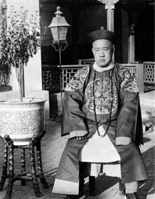 清朝最后一位王爷,一直活到1992年,曾将祖传宝物无偿上交国家