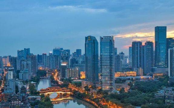 没有重庆武汉给压力,成都彻底放飞自我了?