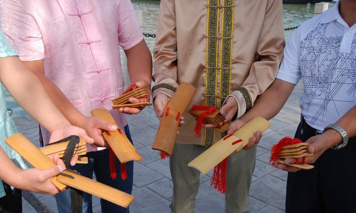 所以你才会看到,不仅仅是《探清水河》,包括《大五更》,《送情郎》等