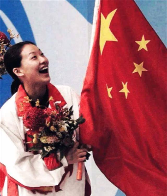 "跳水皇后"伏明霞:不顾父母反对嫁大26岁富商,她的婚姻幸福吗