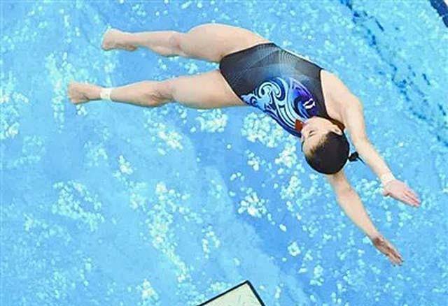 "跳水皇后"吴敏霞:追平郭晶晶记录,退役嫁平民老公,今生二胎