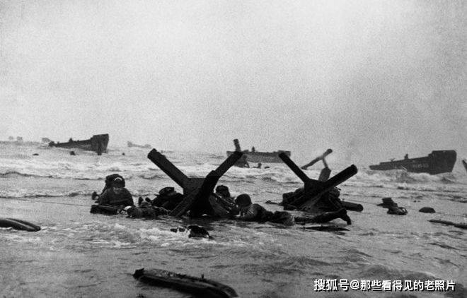 美国摄影师跟随大军登陆诺曼底 冒死拍下了这些二战老照片_奥马哈海滩