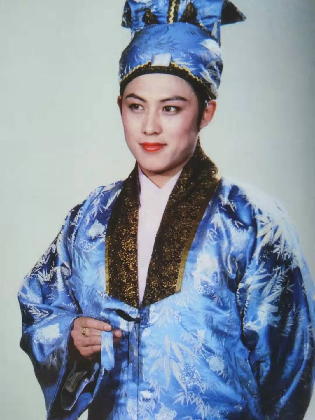 贾蔷:宁国府正派玄孙,自幼被贾珍抚养,长大后爱上优伶